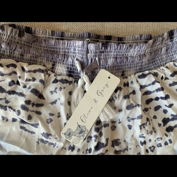 Olive & Grey Brand Women’s Shorts - Picture 5 of 8